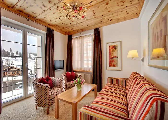 普拉特斯利酒店 4* 阿罗萨