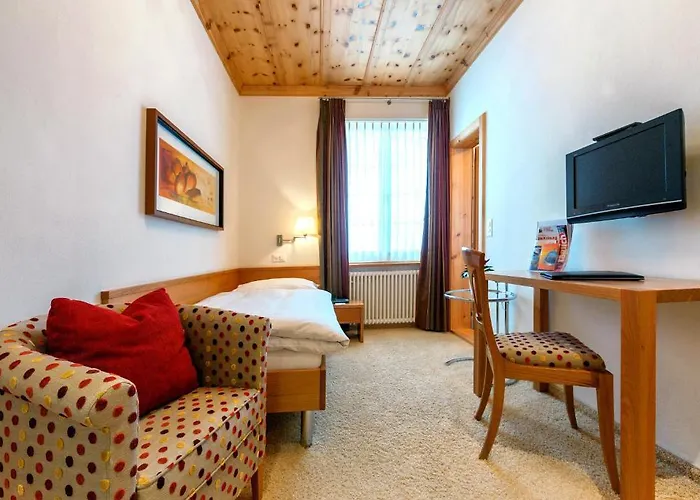 普拉特斯利酒店